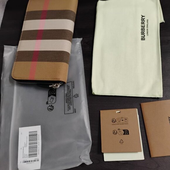 NWT Authentic Burberry Super Exploded Brown IP Check Zip Wallet - Picture 1 of 7
